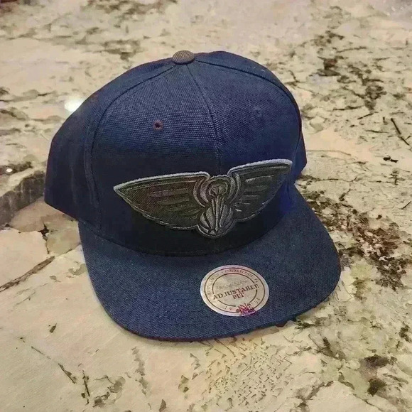 Mitchell & Ness New Orleans Pelicans Grey Tonal Logo Snapback Navy NBA Cap Hat - Picture 1 of 7